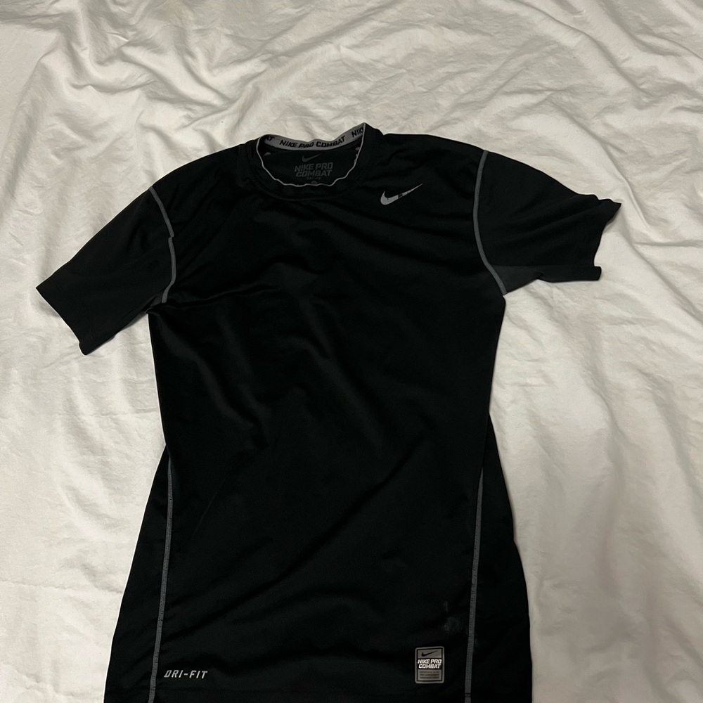 Black Nike dark fit compression t shirt short sleeve men’s large